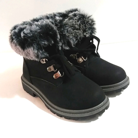 JESSICA CARLYLE GIRLS MOTO BOOTS BLACK FUR ANKLE BOOTS SIZE 2 NWOT - Picture 1 of 7